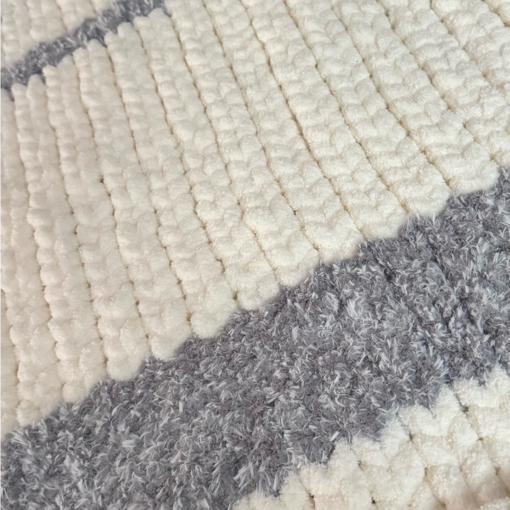 Cozy handmade chunky White and Gray Throw Blanket